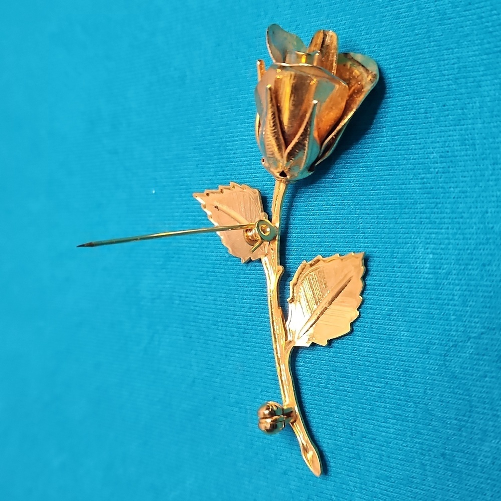 Elegant Gold Rose Brooch - Picture 4 of 5